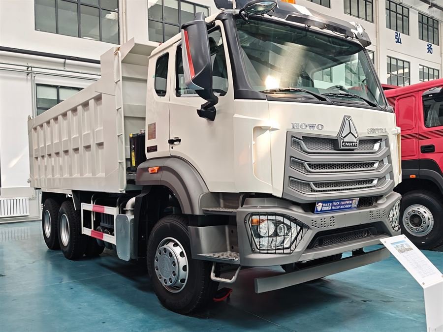 Trucks and trailers for mining, construction, port and distribution fleets in Africa