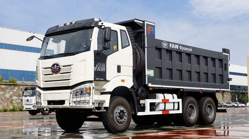 Trucks and semi-trailers prepared for export at the Tengma International yard